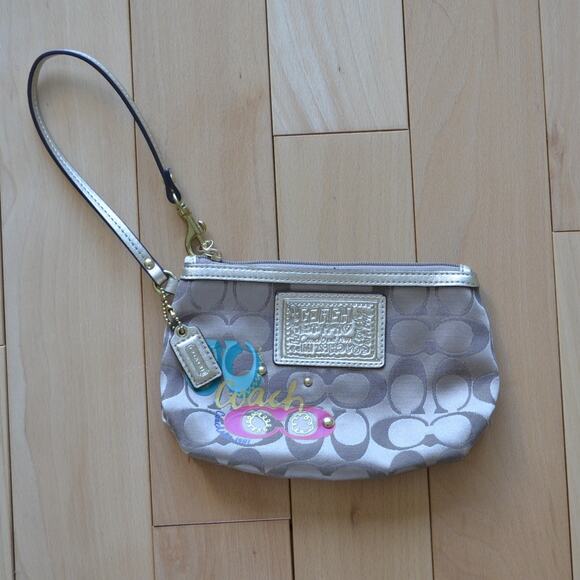 COACH Poppy Wristlet Wallet Classic C Design - Picture 1 of 4